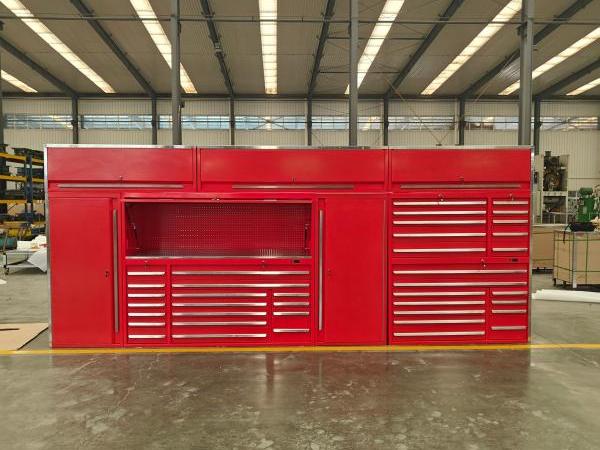 Armoire de garage à outils rouges