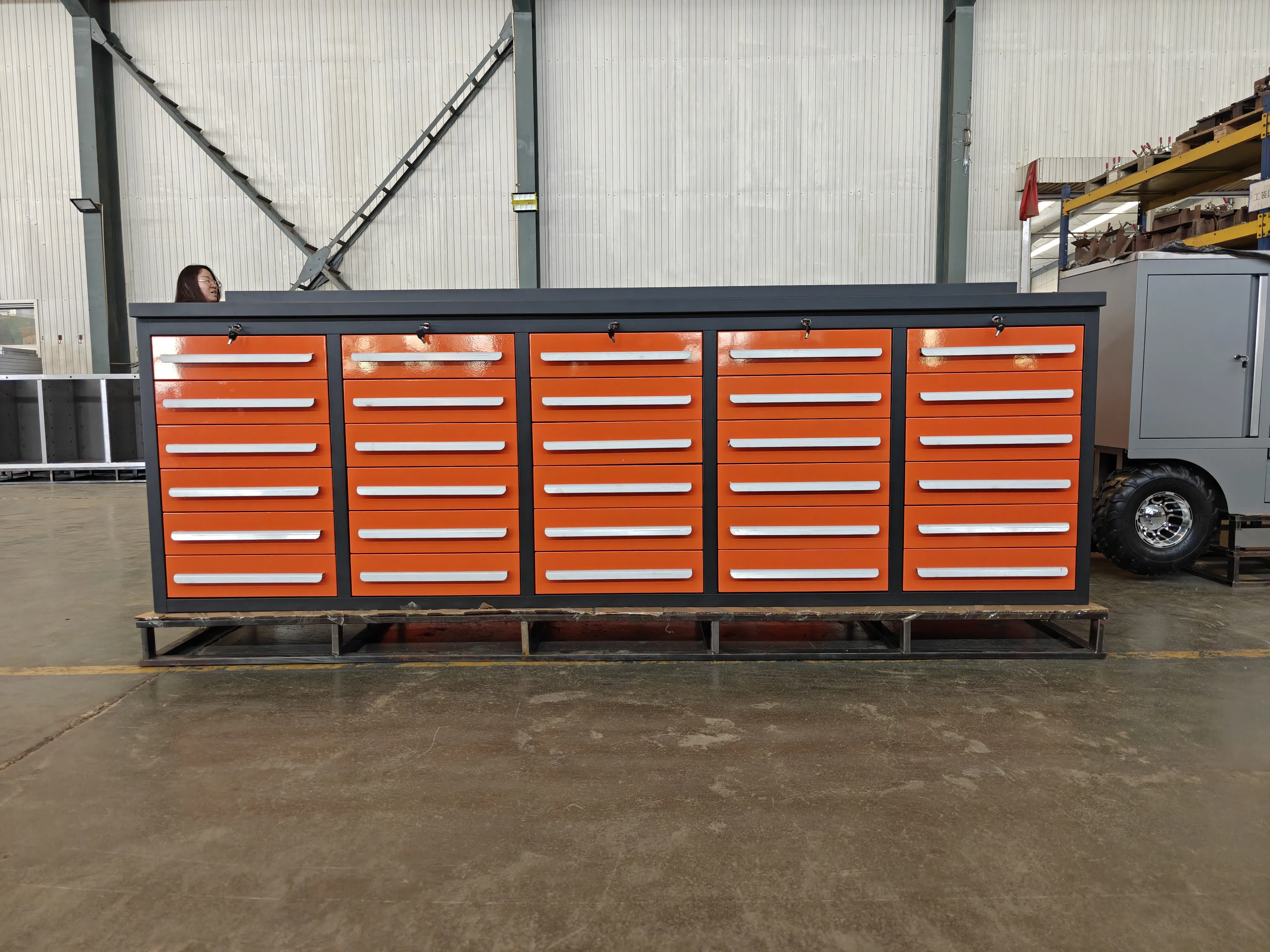 Quelles sont les caractéristiques de l'orange 30 tiroir Workbench?