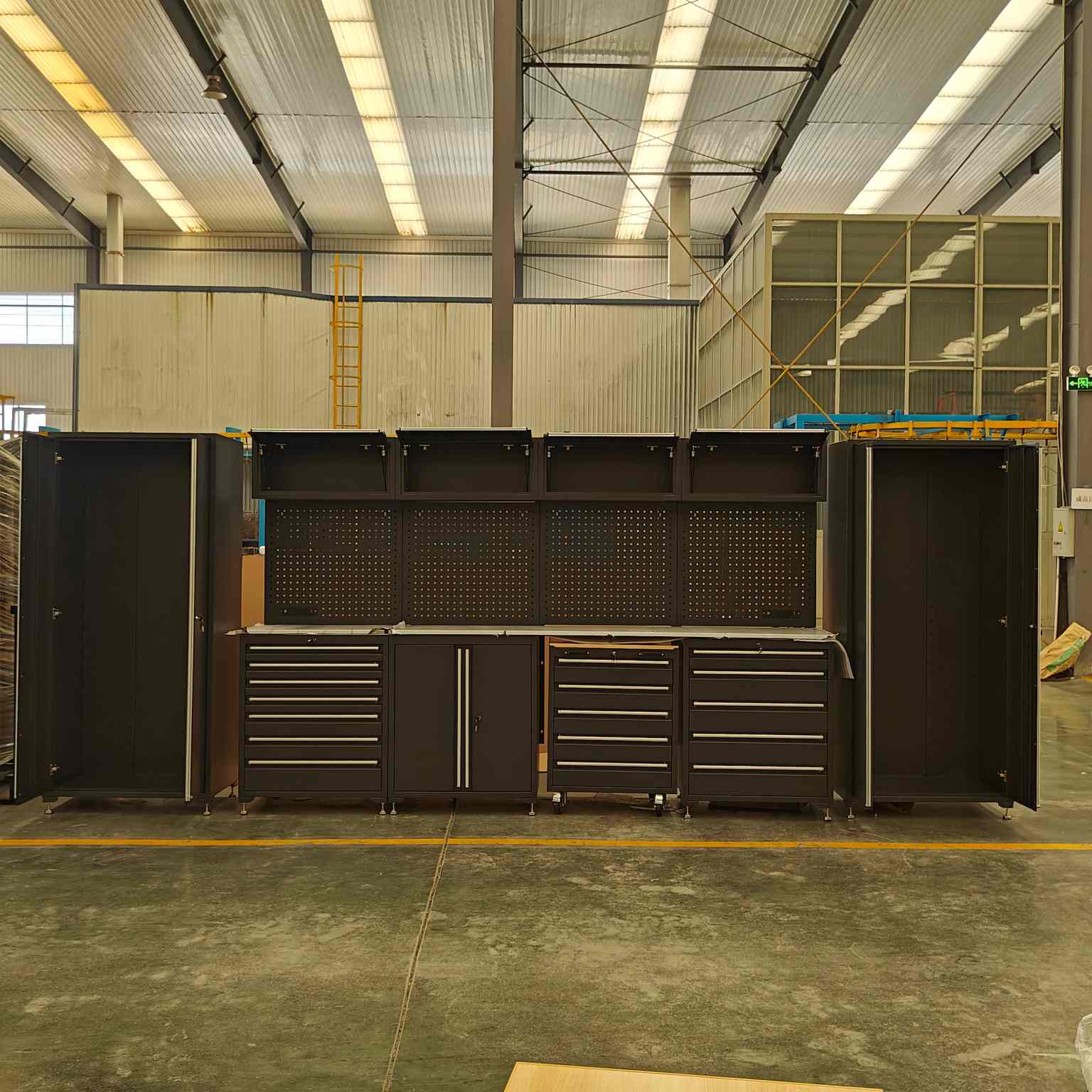 Ensemble d'armoires de garage en acier à froid
