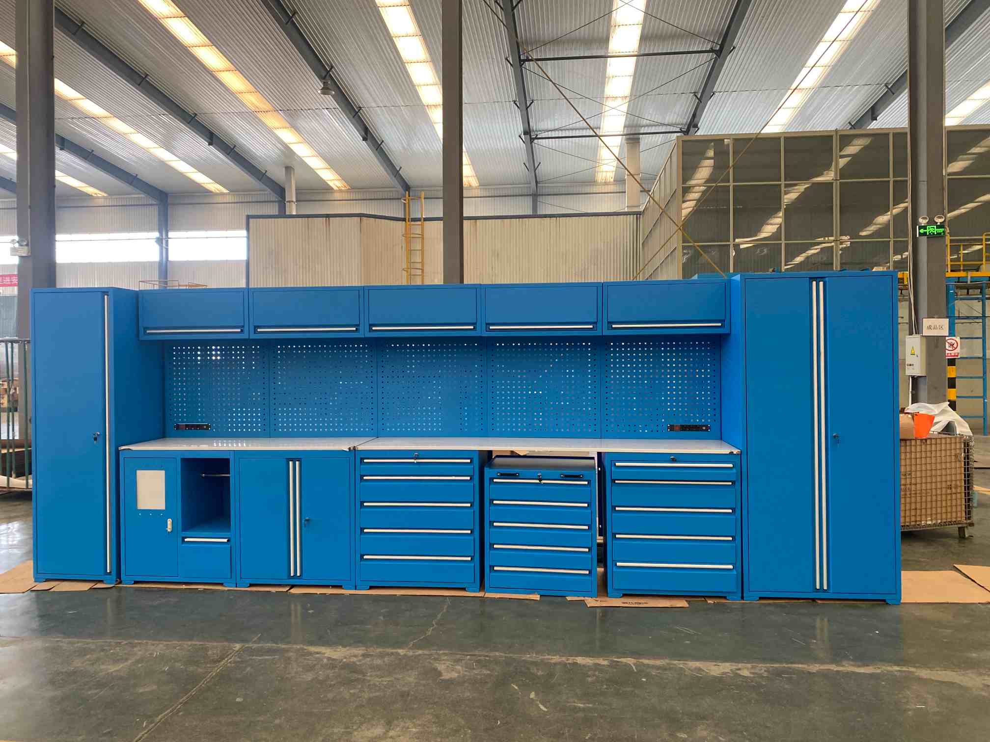 Armoire de rangement de garage robuste